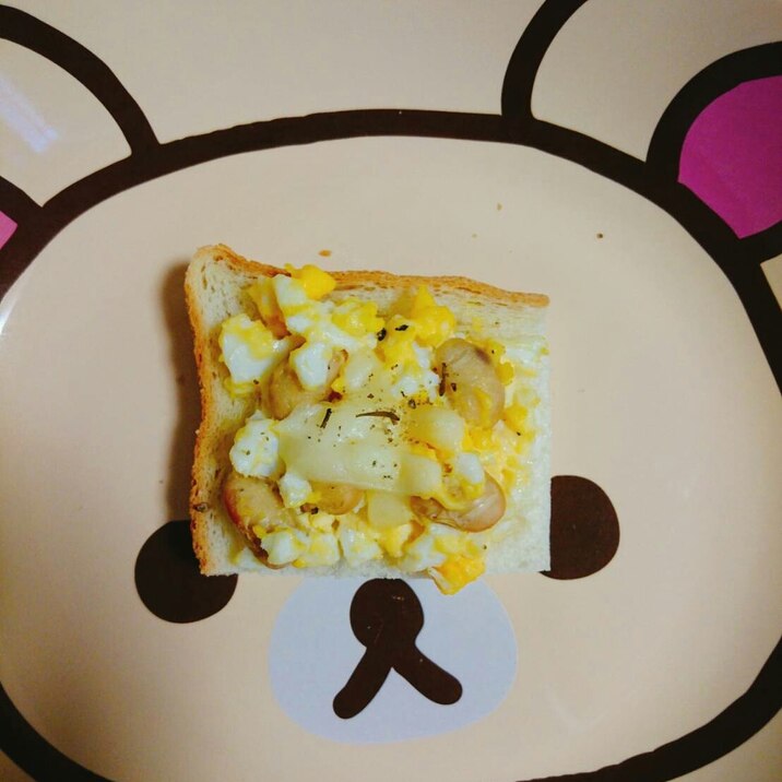 卵ペーストと蒸し大豆のチーズおやつパン